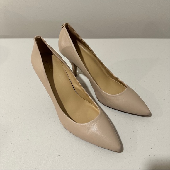 Michael Kors Classic Beige Heels - Picture 1 of 4